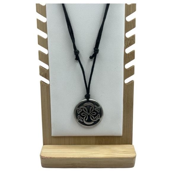 *NWT* WOMEN'S CELTIC KNOT PEWTER NECKLACE & EARRINGS BUNDLE - Picture 2 of 6